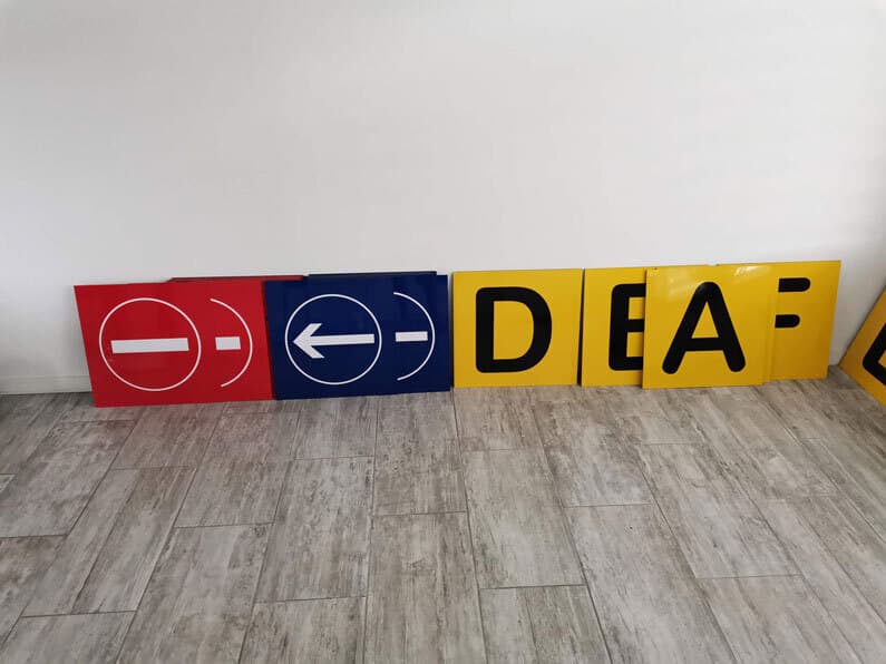 Signaler en extérieur et intérieur